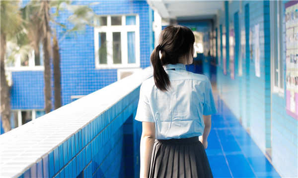察哈尔右翼中如何找到一个可以帮助我生孩子的女人？